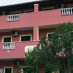 Katerina & Casă la țară Sidárion